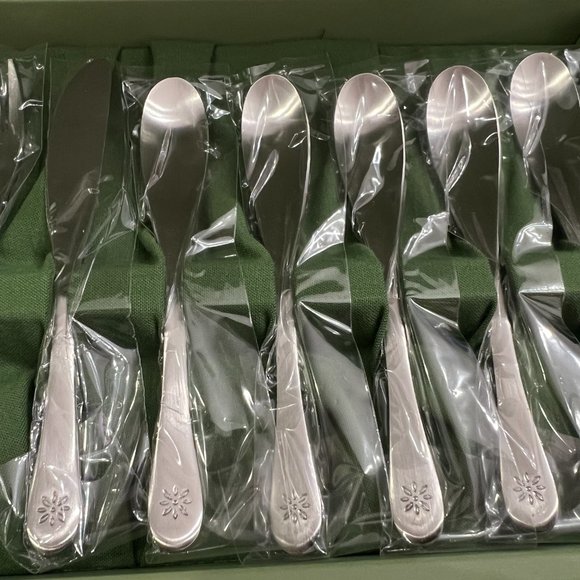Sybilla 11-Piece Flatware Set! - Picture 4 of 8